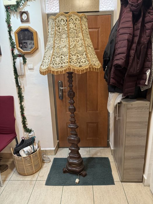 Vând lampadar antic