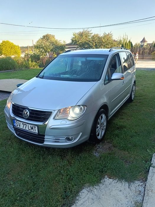 Vând Volkswagen Touran