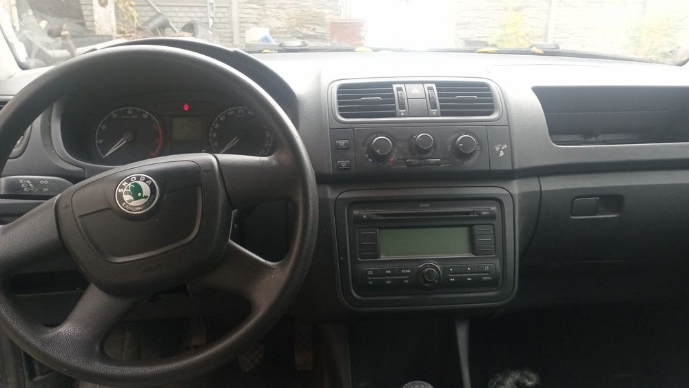 Skoda Fabia 12 benzina pe lanț km reali klima