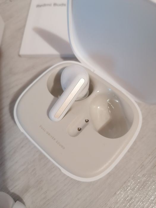 Xiaomi Redmi Buds 6, noi în cutie.
Preț de magazin 200 lei.