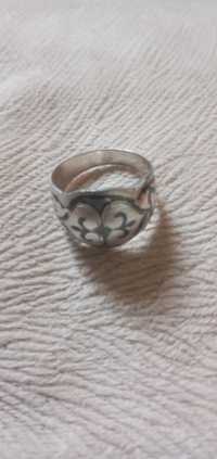 Продаю кольцо серебрянное