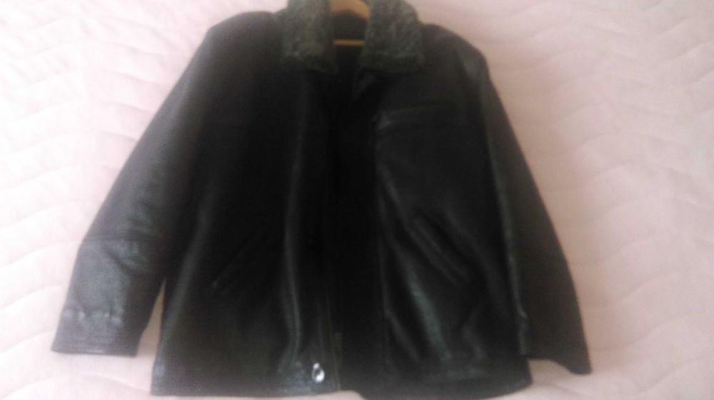 Кожено яке с подплата от вълна.Отлично състояние.