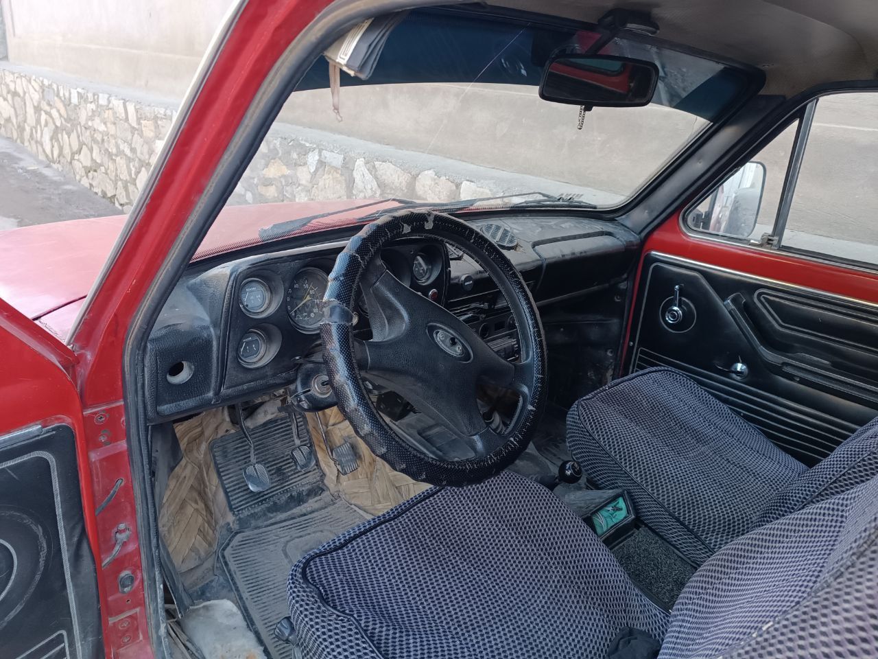 Niva 1981 4*4 mator apkatkada balolar yaxshi xolatda