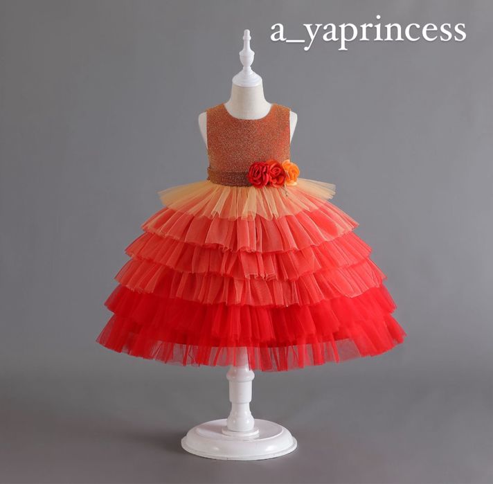 Нарядное платье для девочек состояние новое