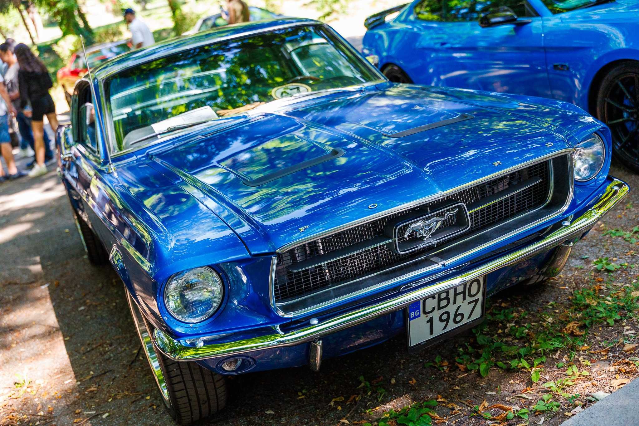 Ретро автомобил Ford Mustang под наем за сватби, клип, бал, реклама