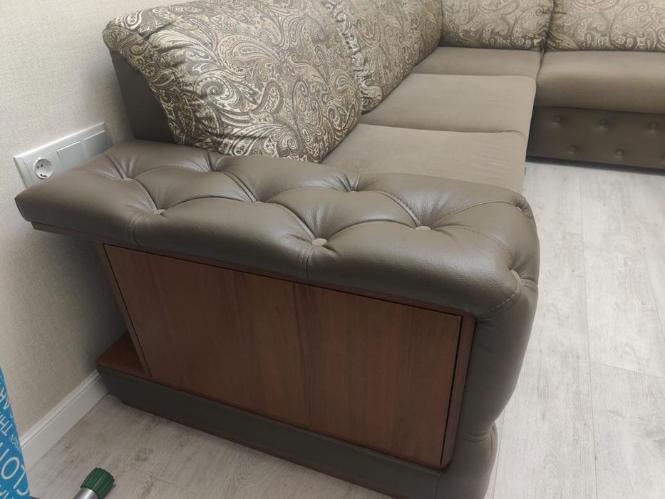 Продаеться диван разкладной б/у.в отличном состоянии