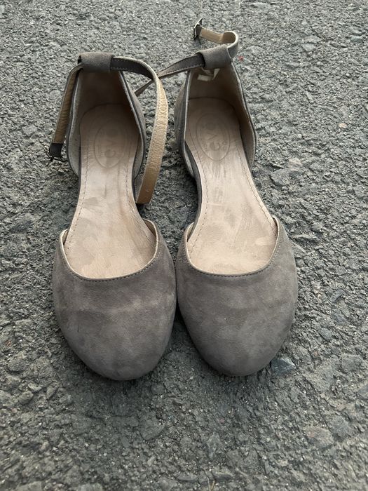 Балетки с ремешком новые