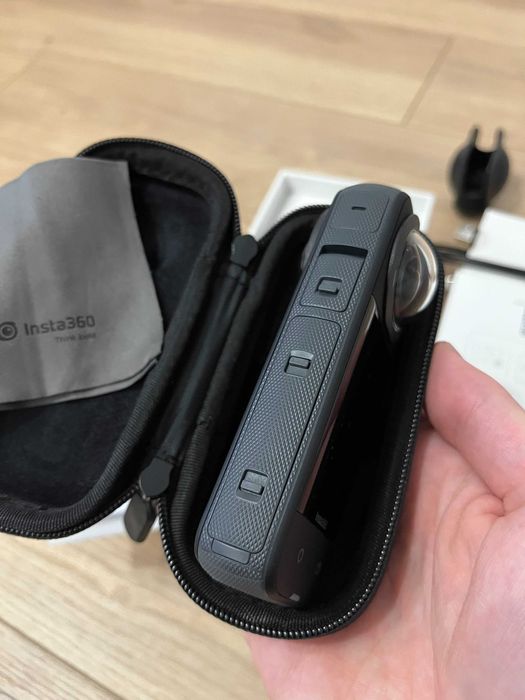 Екшън камера Insta360 x3 - гаранционна, като нова, с много аксесоари
