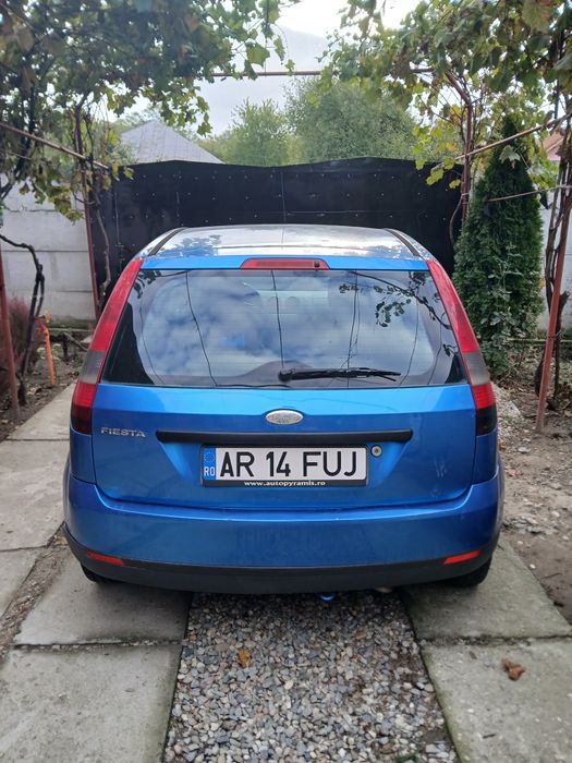 Vind Ford Fiesta,an fabricație 2005,motor 1,2 benzină.
