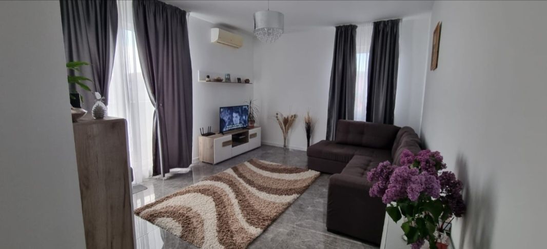 Vând apartament la penthouse în Florești