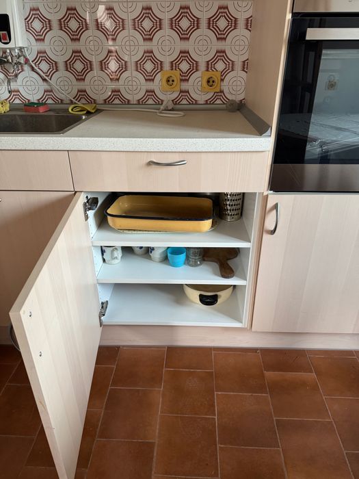 Продавам кухня IKEA