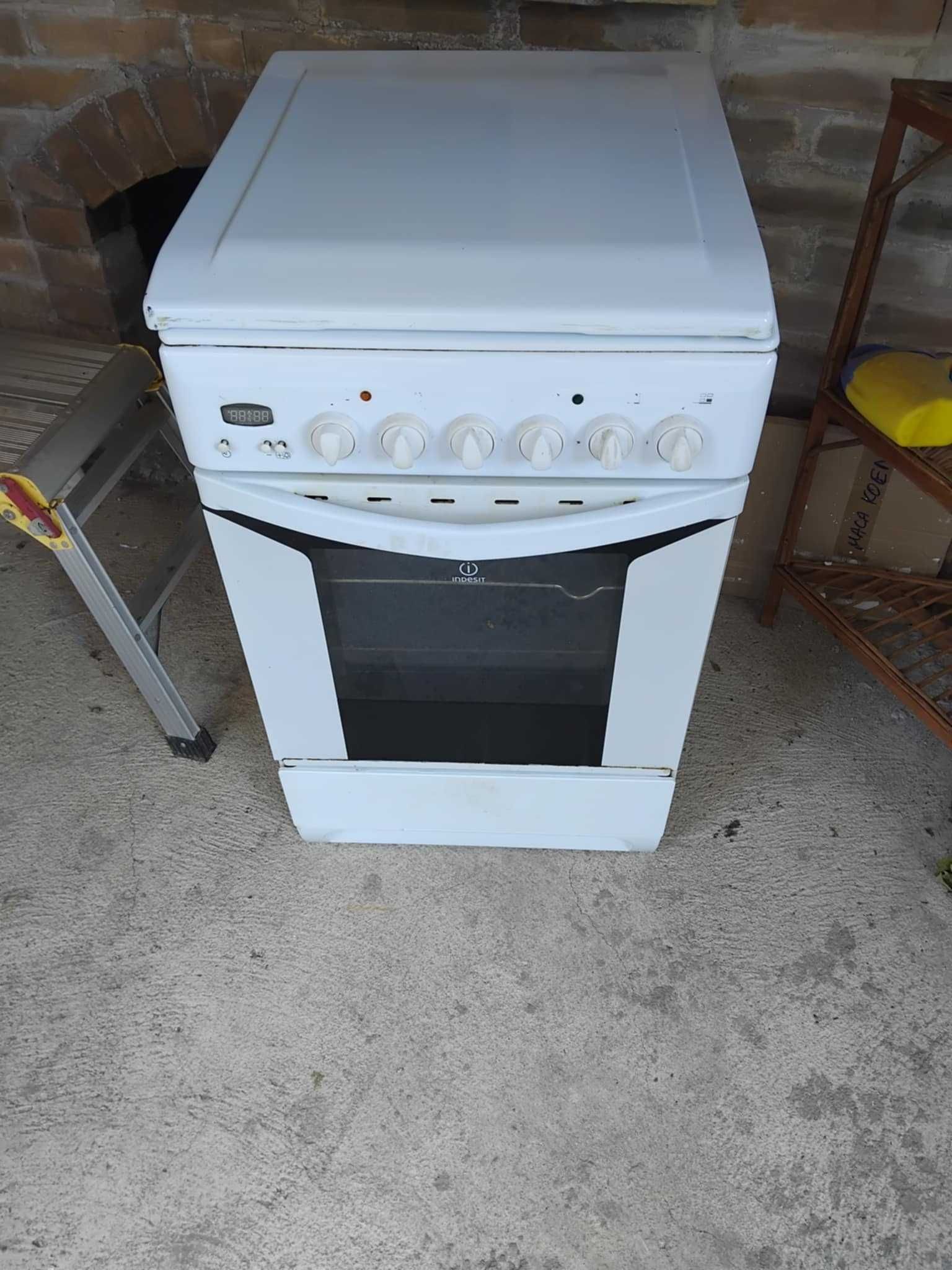 Готварска печка Indesit