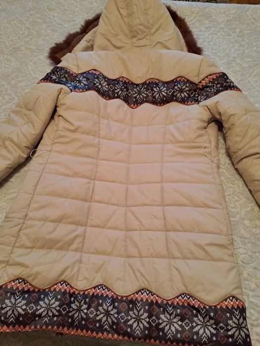 Продаётся пуховик размер.44-48