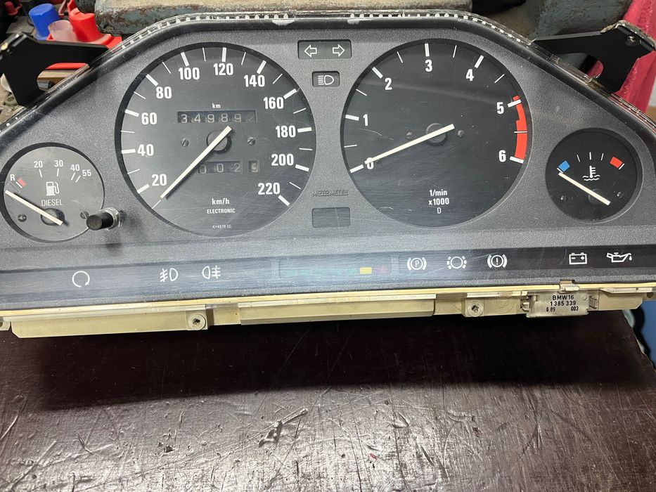 Табло с уреди за BMW E30