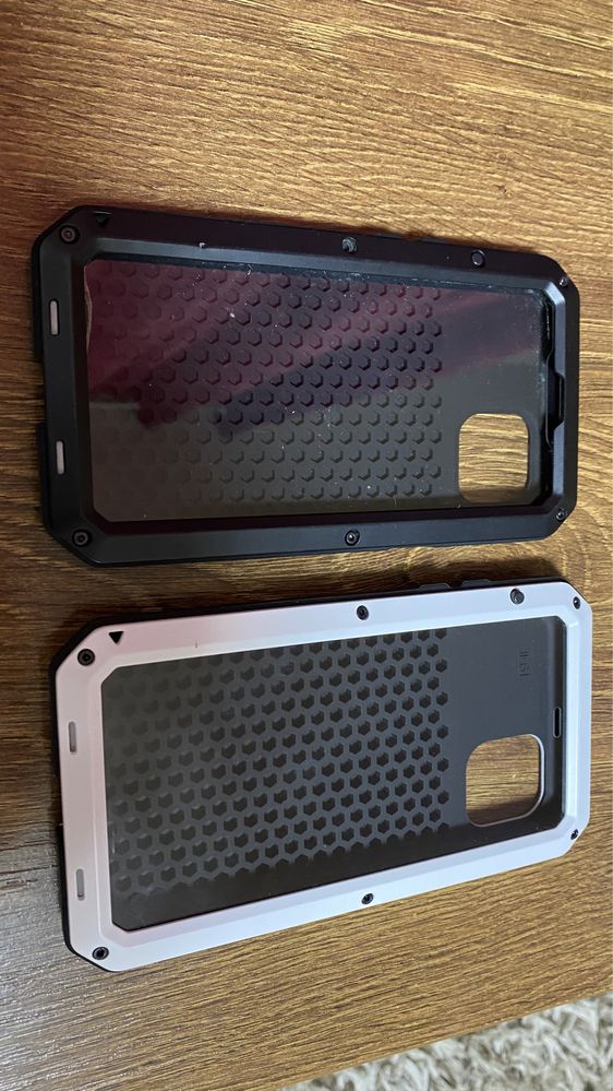 Carcase antisoc iPhone vând/schimb