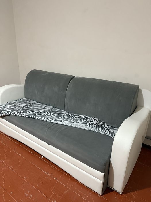 Продам диван срочно! Стол+кровать