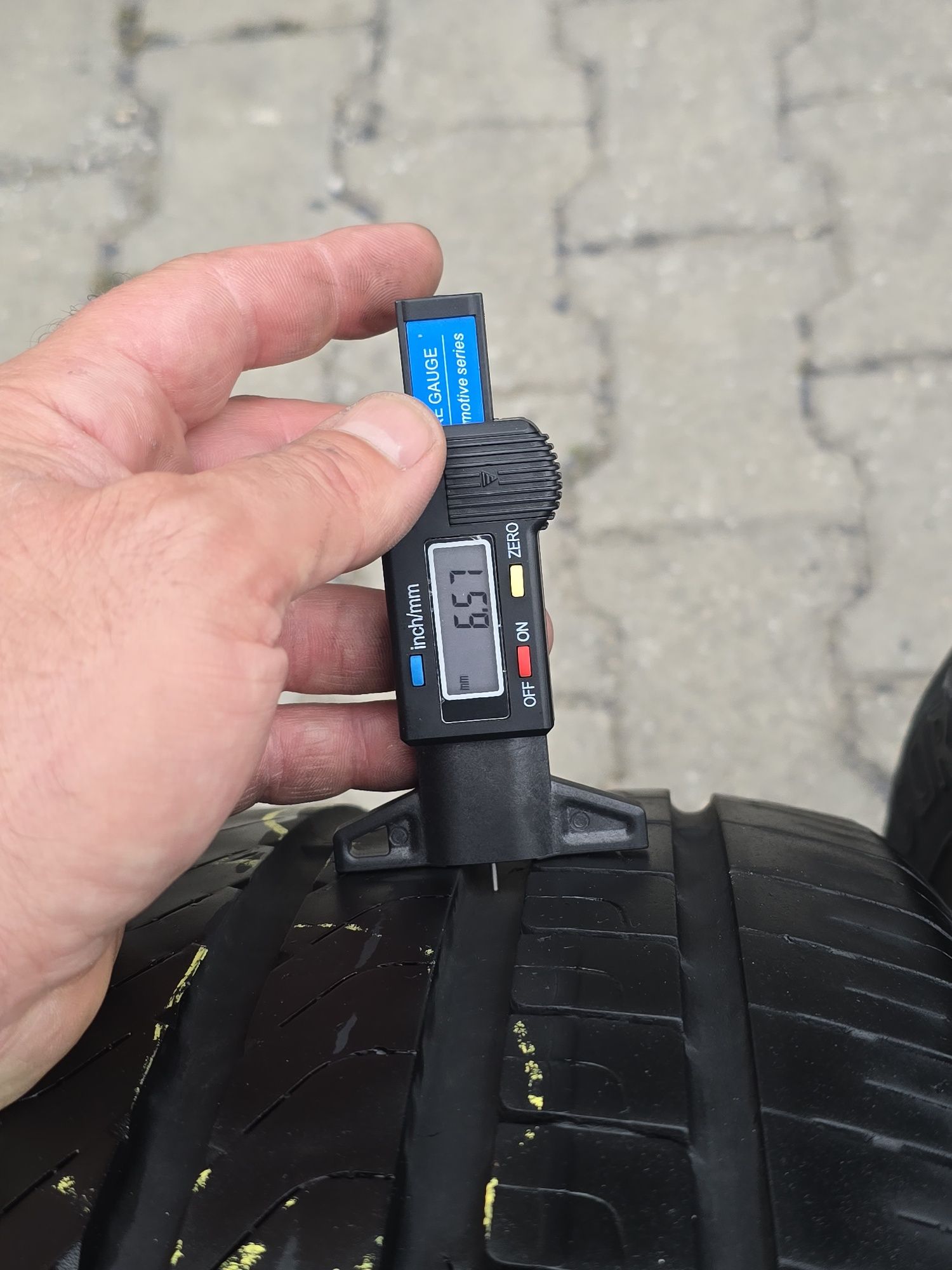 235 50 19 Pirelli