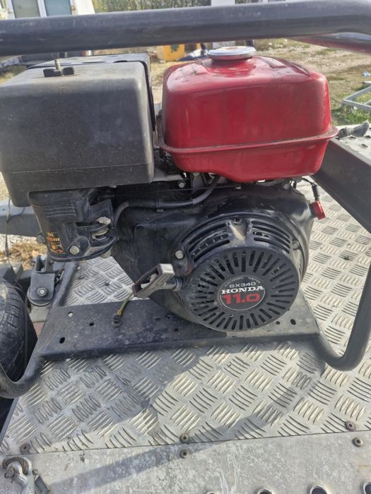 Продава се агрегат Honda четири киловата и половина