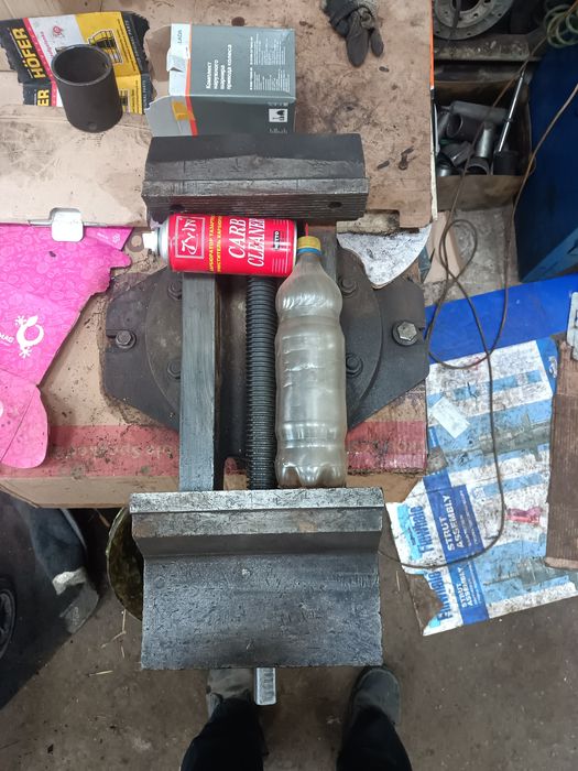 Фрезерные тисы,большие.