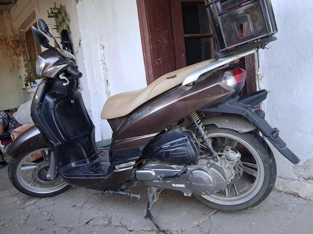 Продавам Пежо тлет 150и