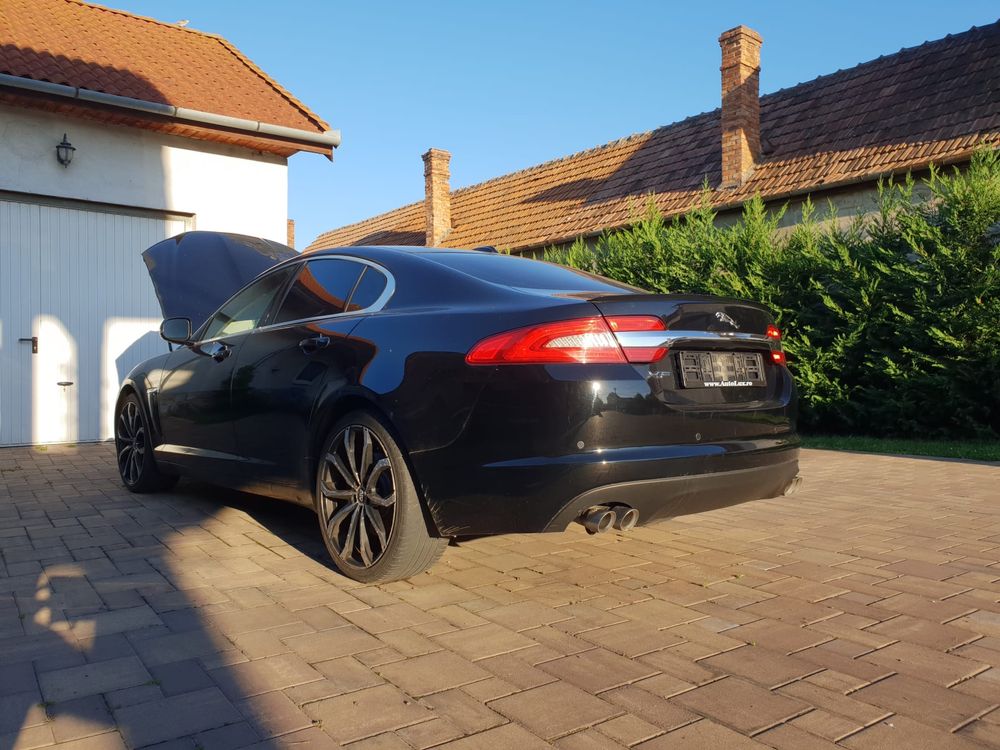 Vand 3 masini pentru piese Jaguar XF