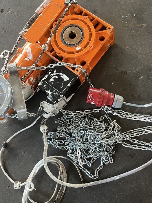 Motor cu reductor pentru  poarta garaj etc