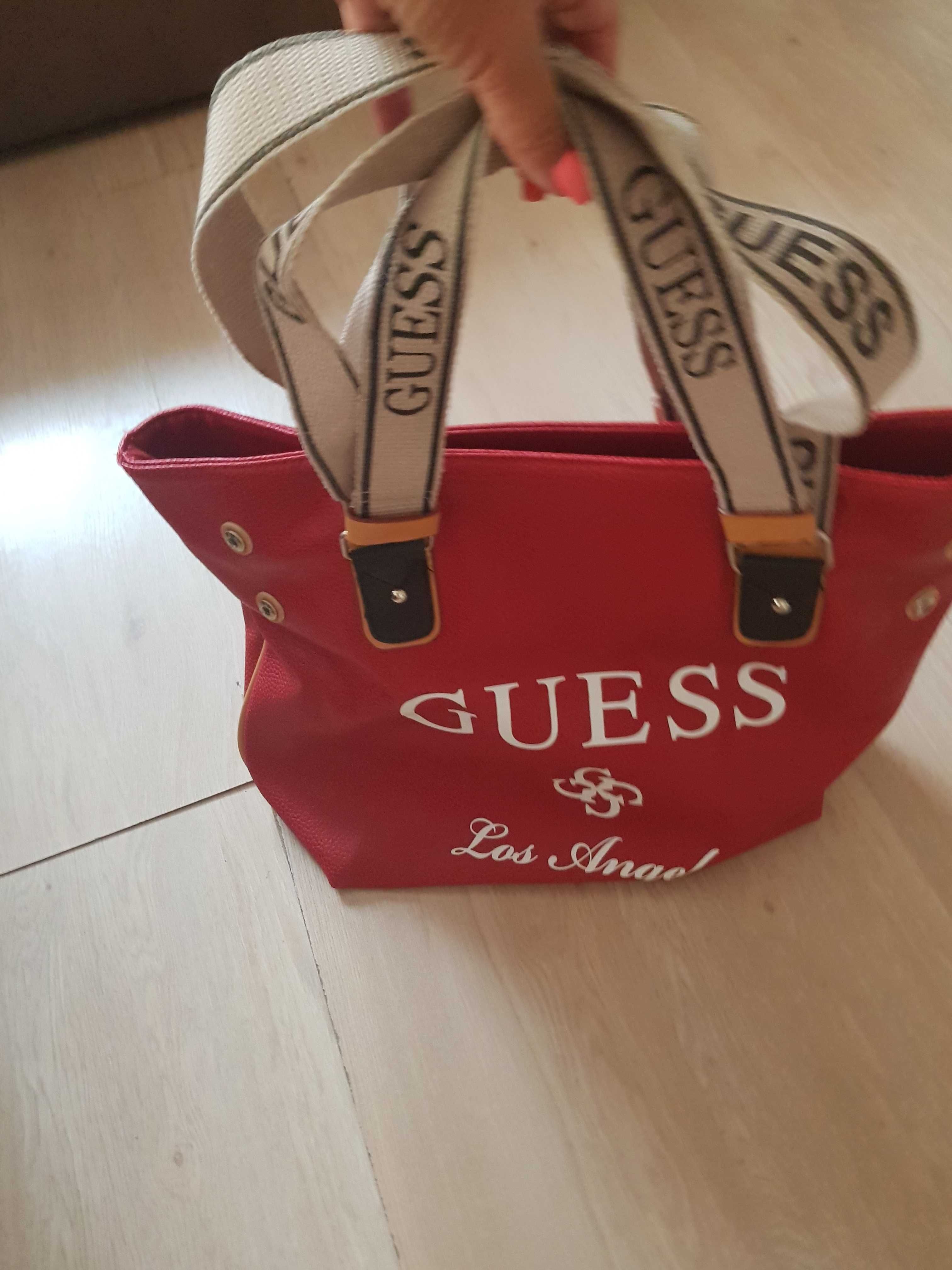 Дамска чанта на Guess