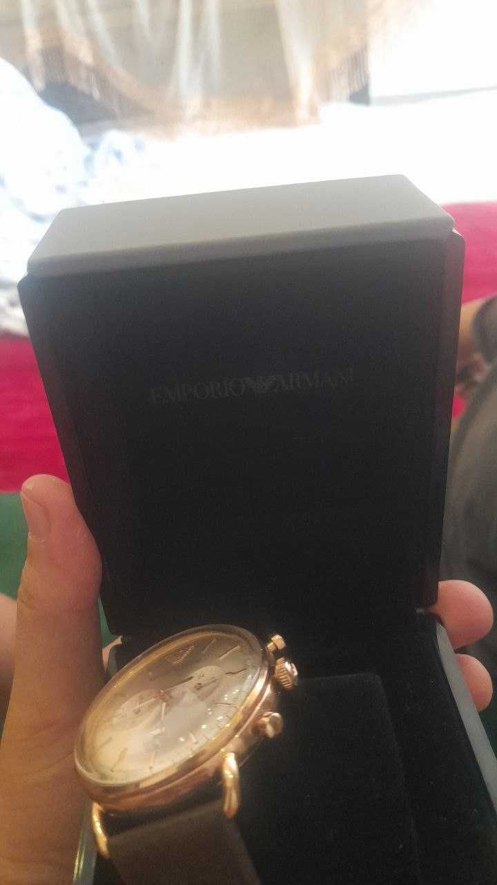 Tilla suvi yurg'izilgan Emporio ARMANI original soati