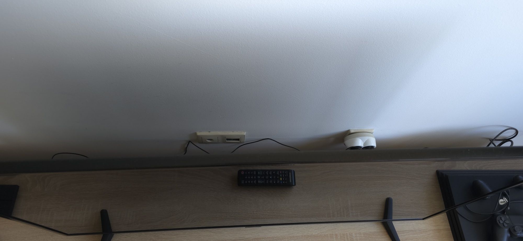 Продавам PS4 Pro 1TB + Samsung TV 43” – Перфектно състояние!