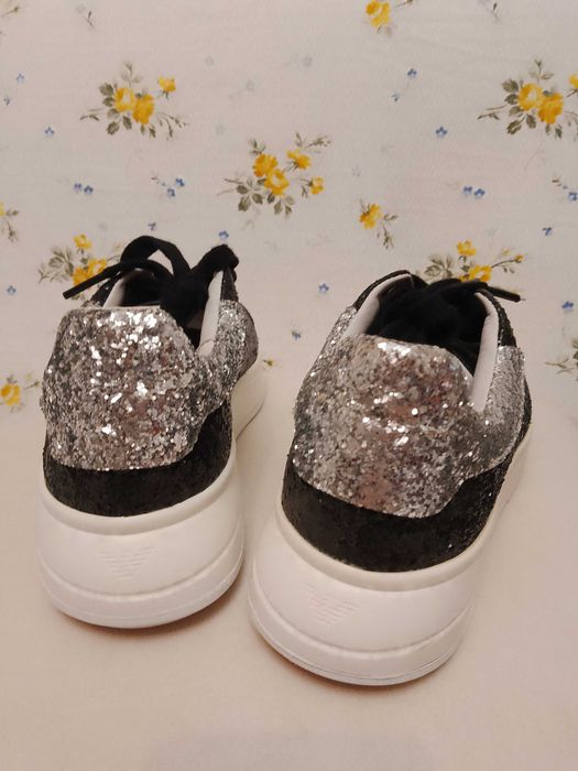 Emporio Armani нови сникърси с брокат