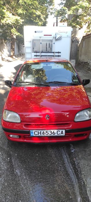 Продавам Рено Клио