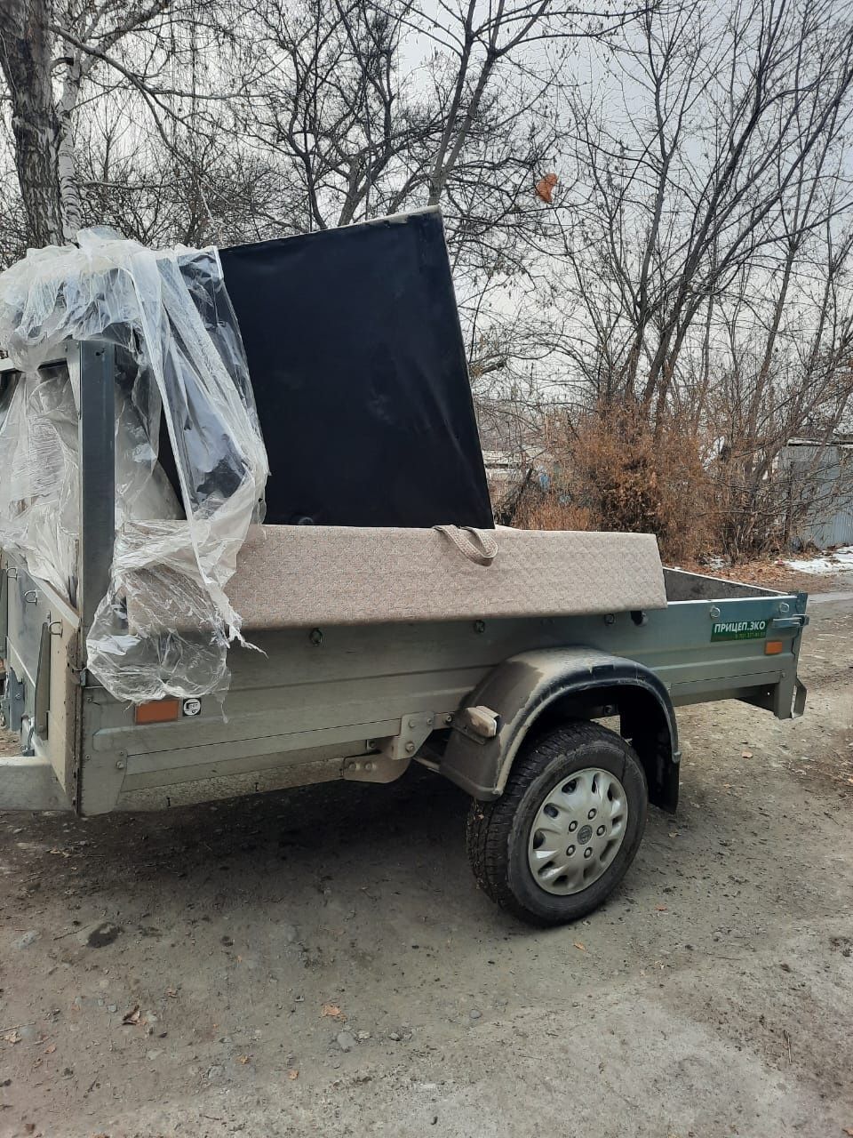 Легковой прицеп почти новый