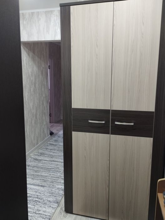 Продам 2-х дверный шкаф