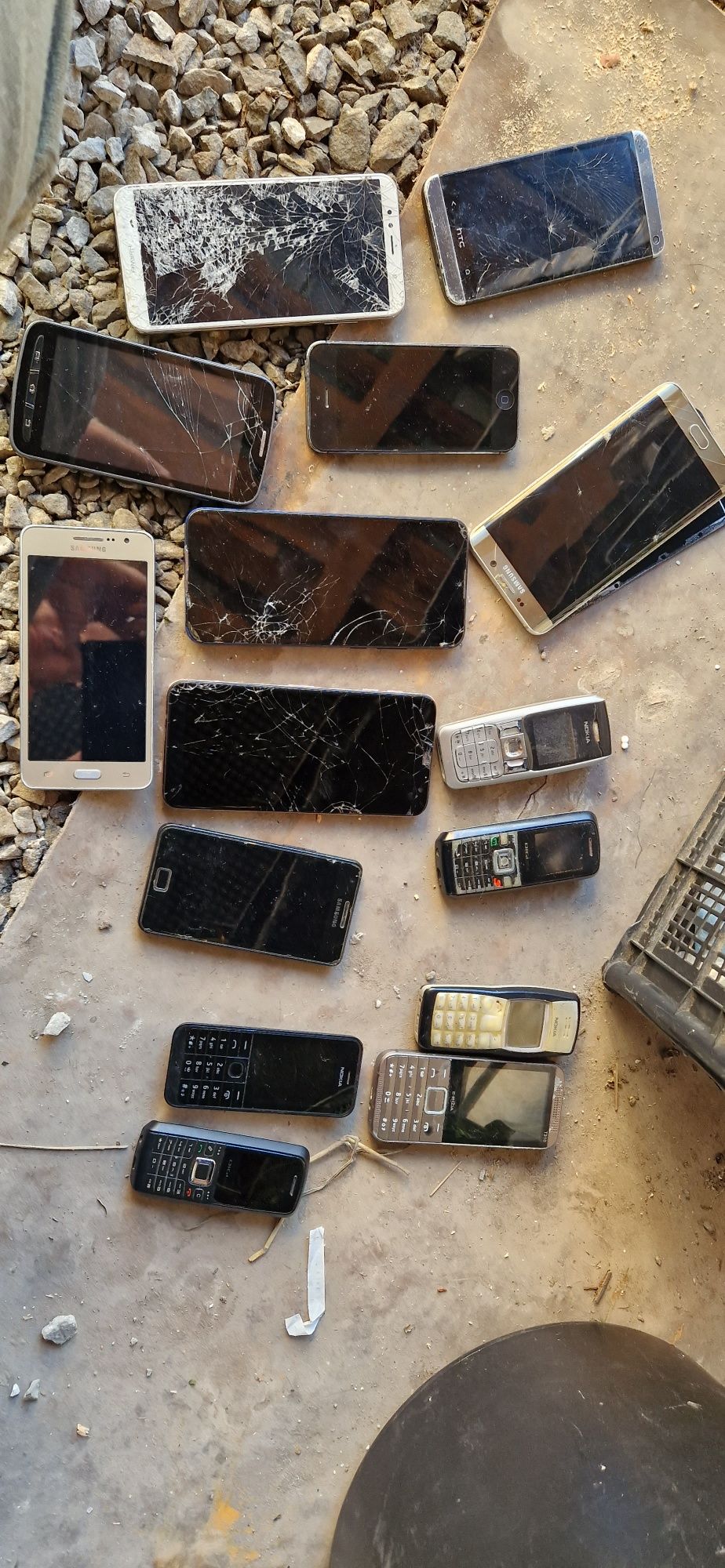 Lot 15 telefoane