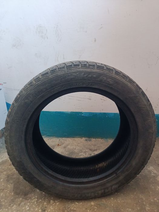 Продам шину зимнею хенкок