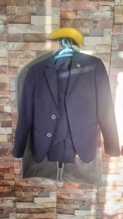 Костюм шим тройка 6-7 йошга+ Янги кроссовка 30 размер кошиб бераман
Юн