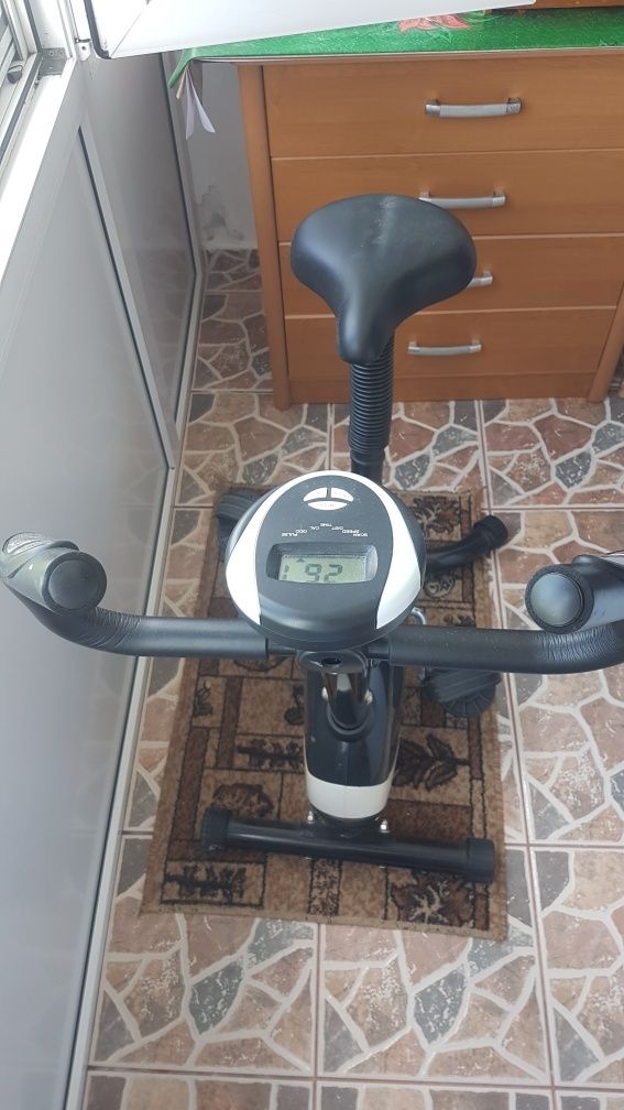 Vând bicicleta medicinala/fitness