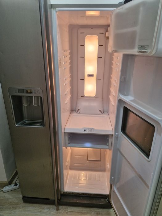 Продам большой Холодильник