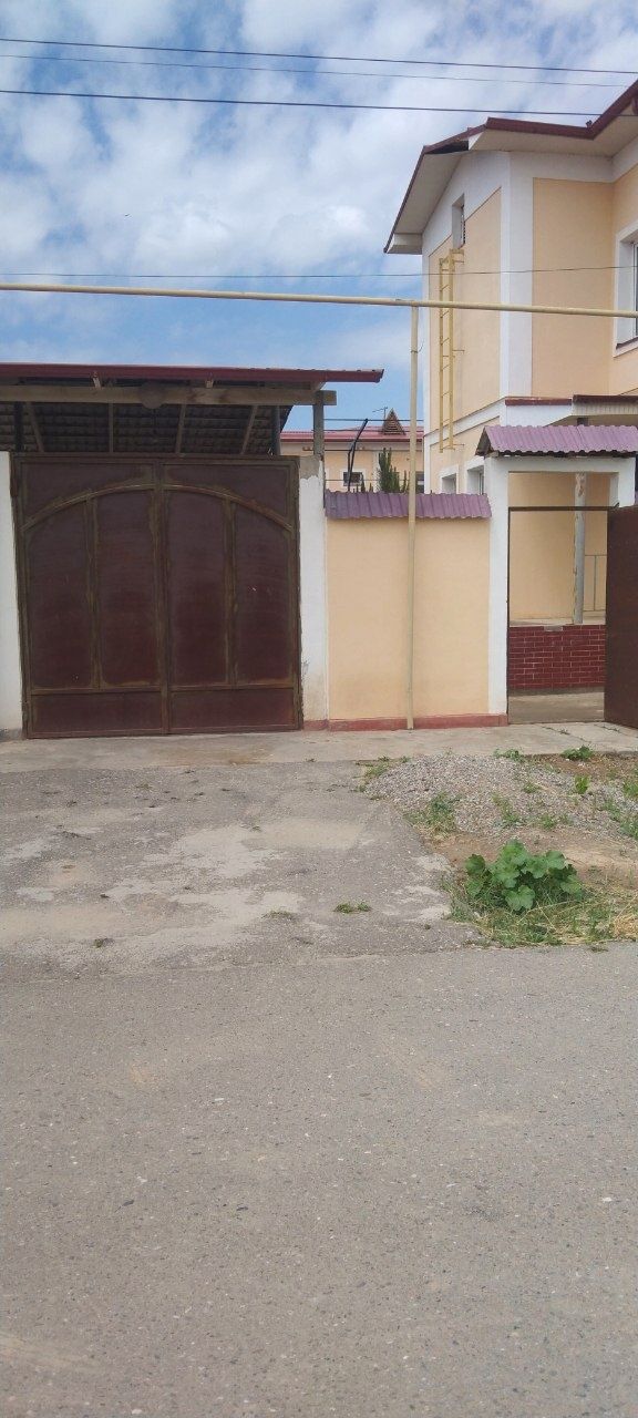 Хамро бобо тарафдан човқай массивидан Намунали уй сотилади