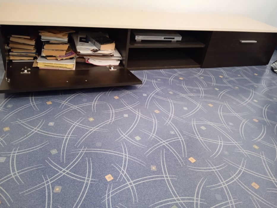 Полка под телевизор