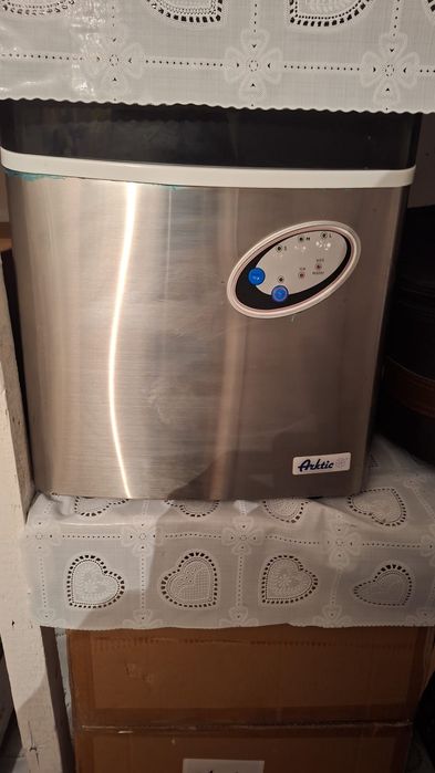 Vand masina de gheață, nu a fost folosita.