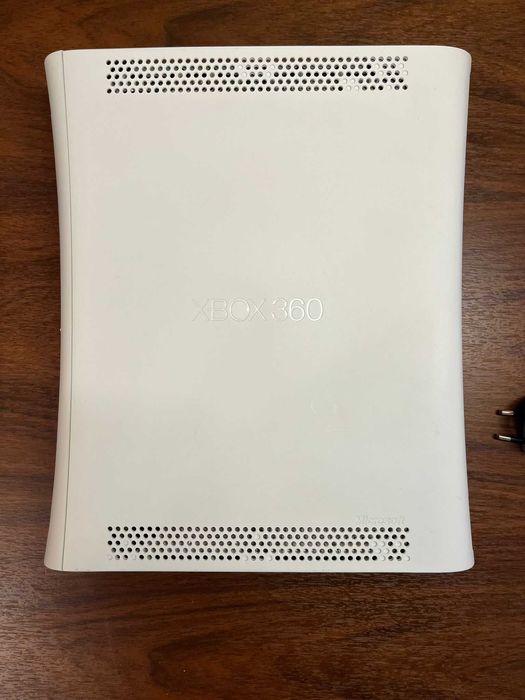 Xbox 360 2 controllere + kinect
