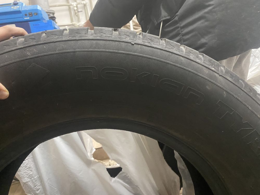 Шыны зимние 285/60R18 продам срочно