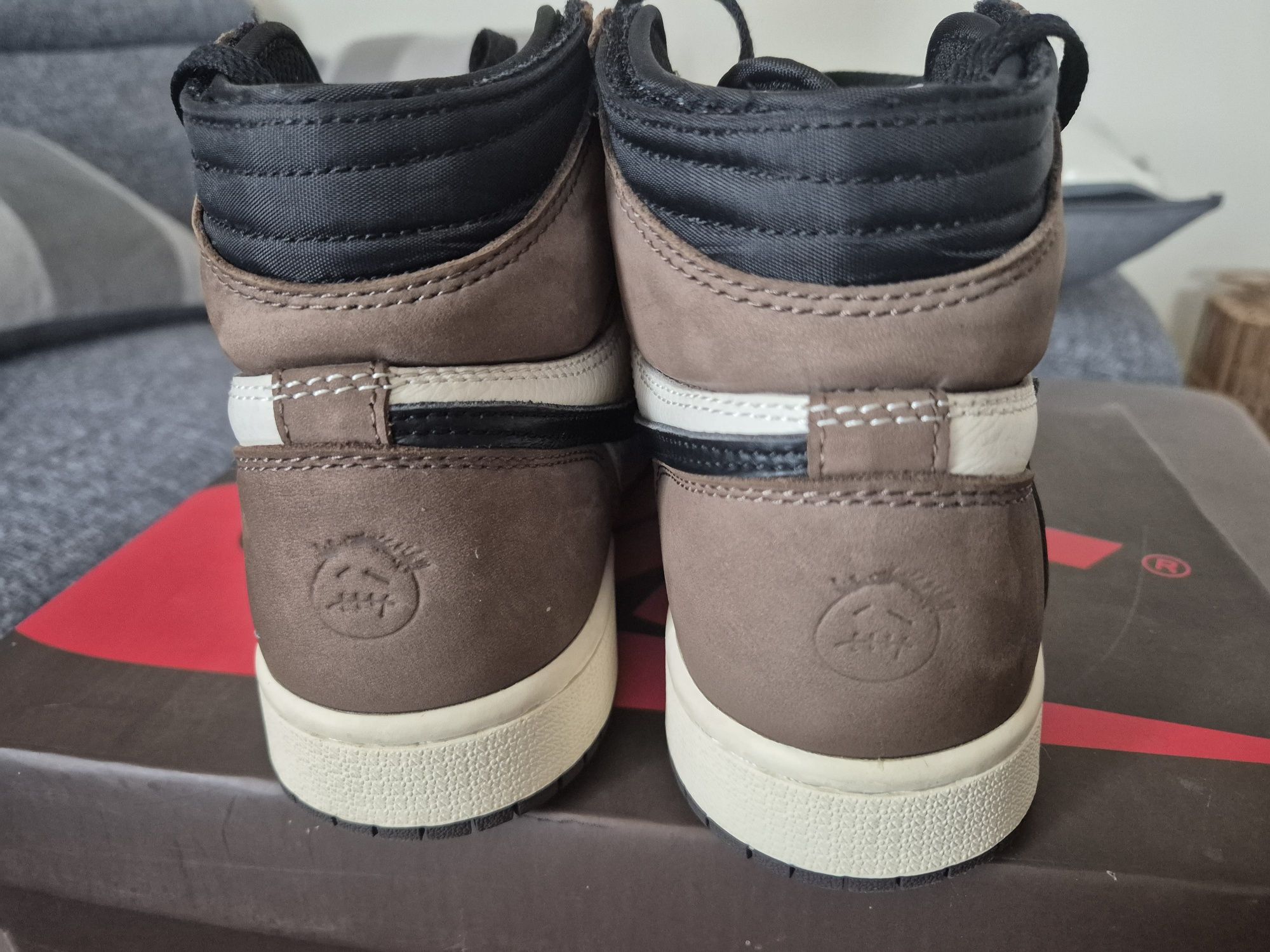 Маратонки Nike, Travis Scott