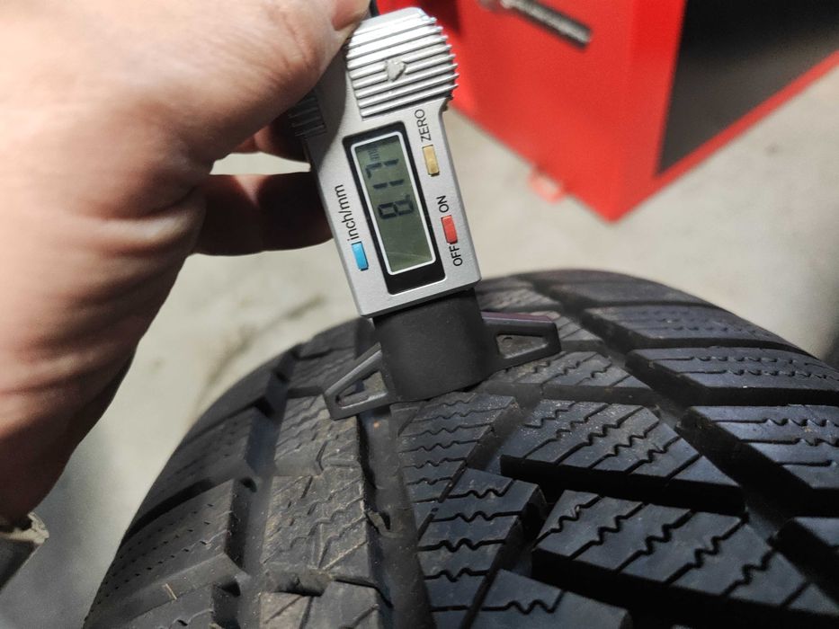 4бр. зимни гуми 235/65/17 Continental