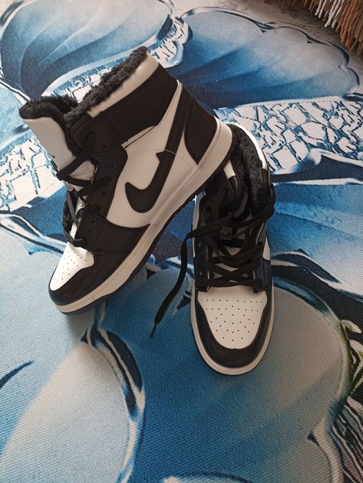 Продам новые кроссовки