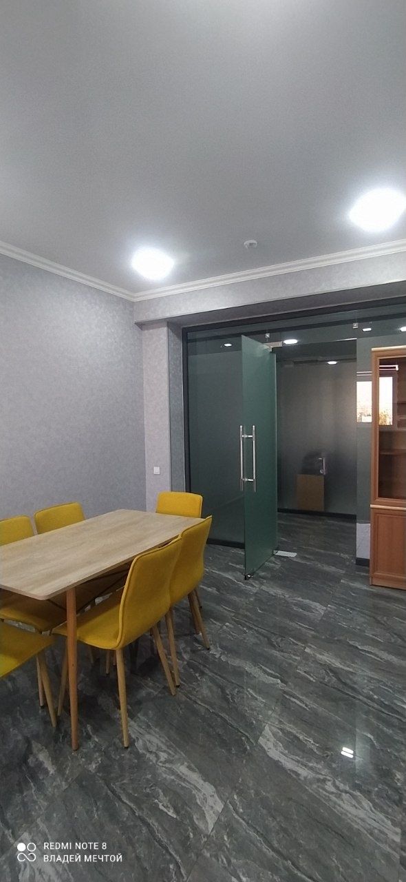 Чиланзар 26 Ватан 23м² 26м²  2 кабинета Вдоль дороги только под офис