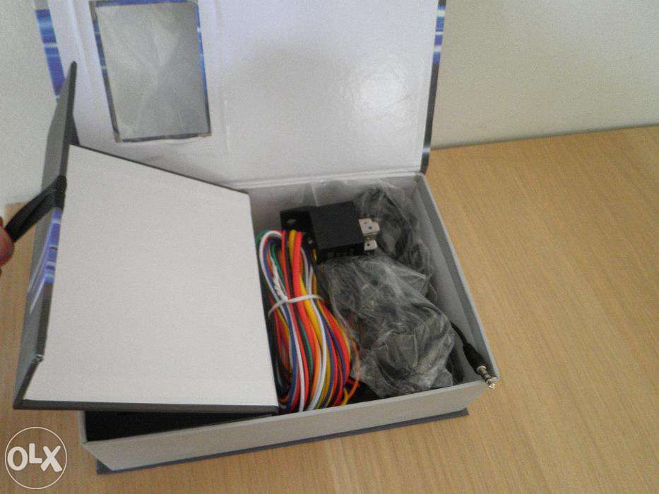 Gps gsm gprs tracker - dispozitiv urmarire/ blocare auto