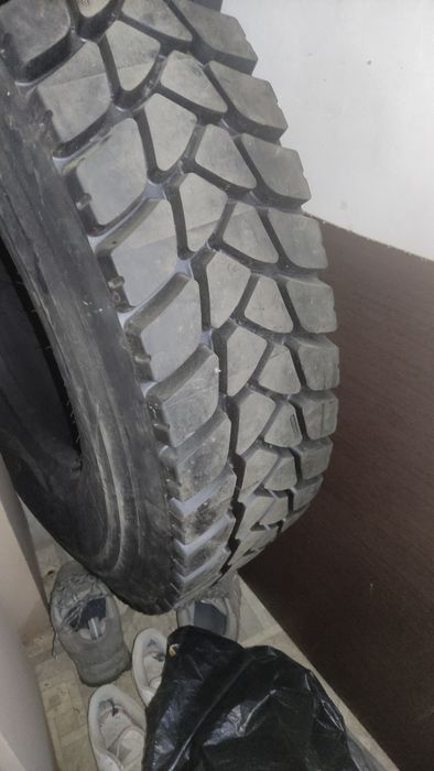 Vînd cauciucuri camion