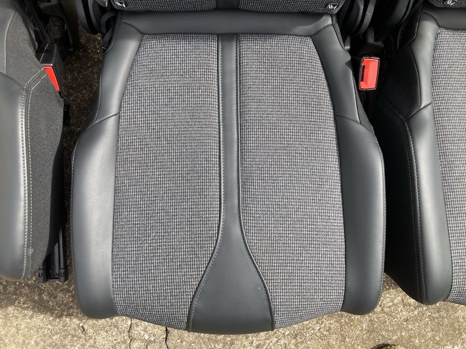 Седалки Пежо Peugeot 5008